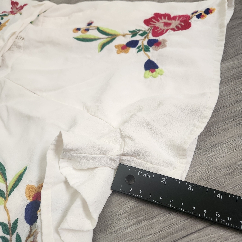Guess White Shorts Bib Jumper‎ Size 4 Embroidered Y2K Floral Lightweight  Eyelet - Picture 7 of 14